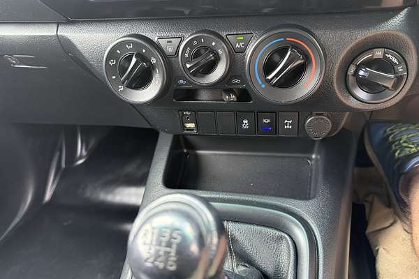 2019 Toyota Hilux SR GUN126R 4X4