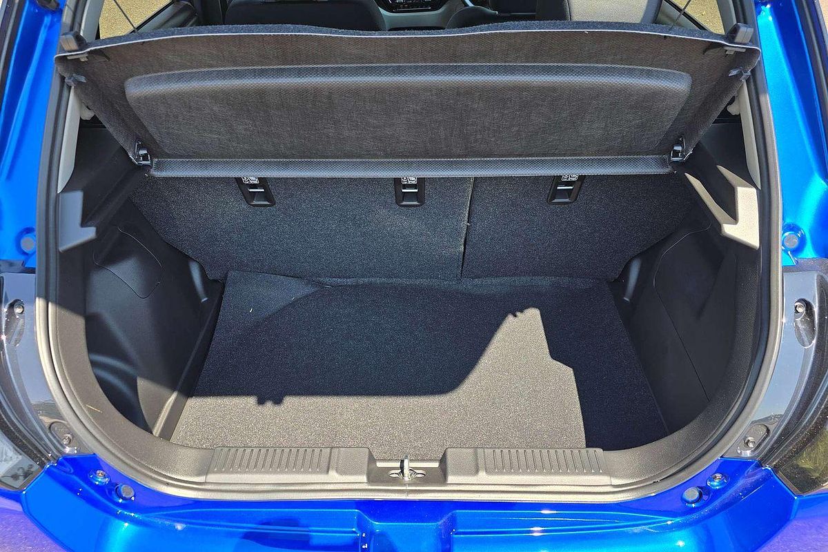 2025 Suzuki Swift Hybrid GLX UZ