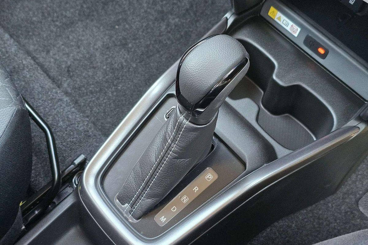 2025 Suzuki Swift Hybrid GLX UZ