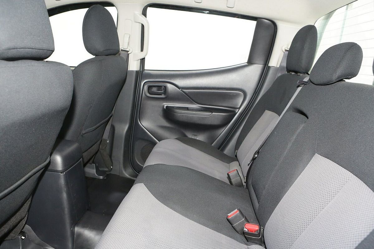 2023 Mitsubishi Triton GLX MR 4X4