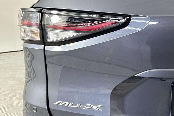 2022 Isuzu MU-X LS-T