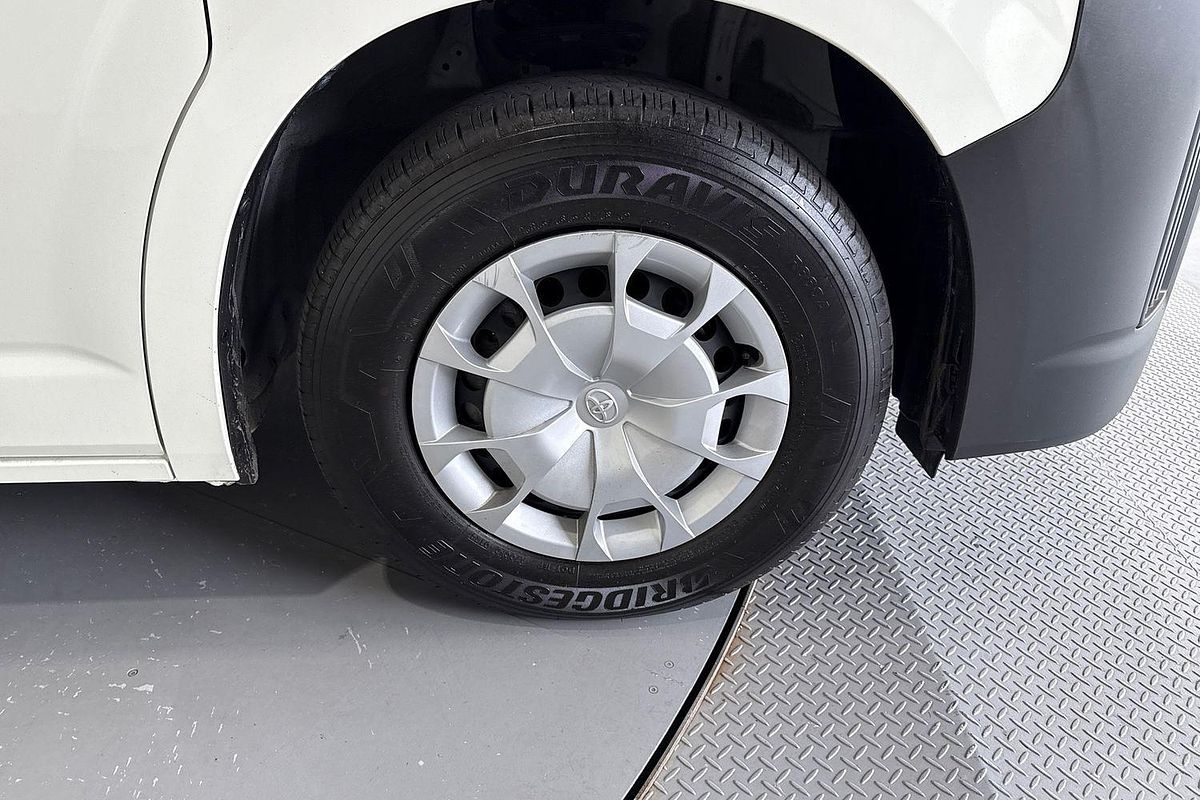 2022 Toyota Hiace Commuter GDH322R ELWB High Roof