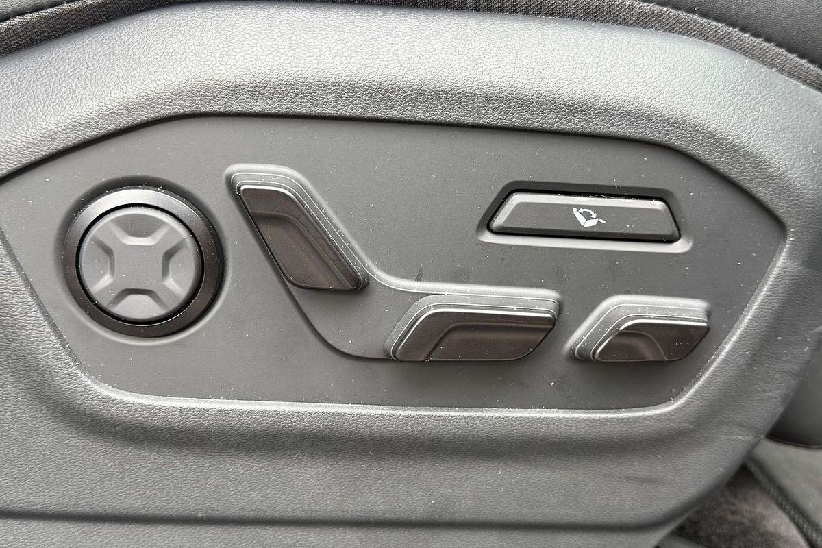 2025 Hyundai Santa Fe Calligraphy MX5.V1