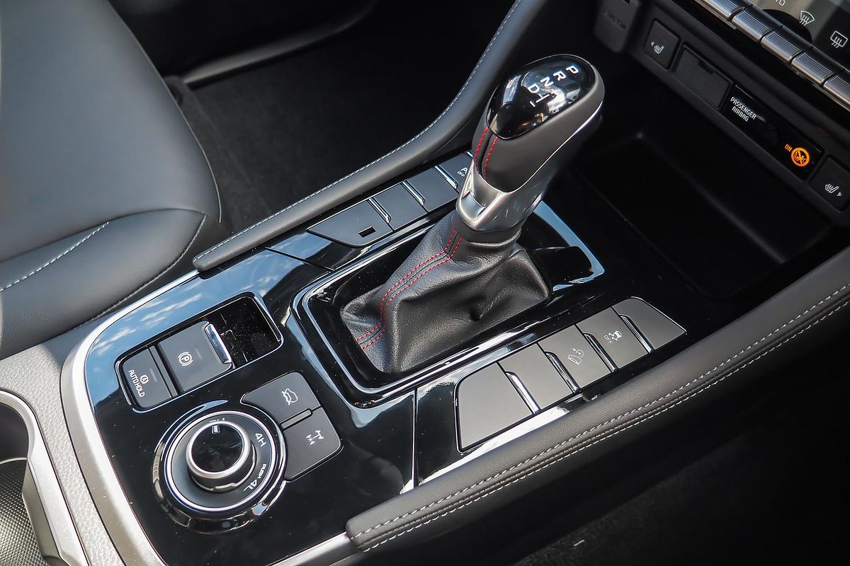 2025 Isuzu MU-X X-TERRAIN