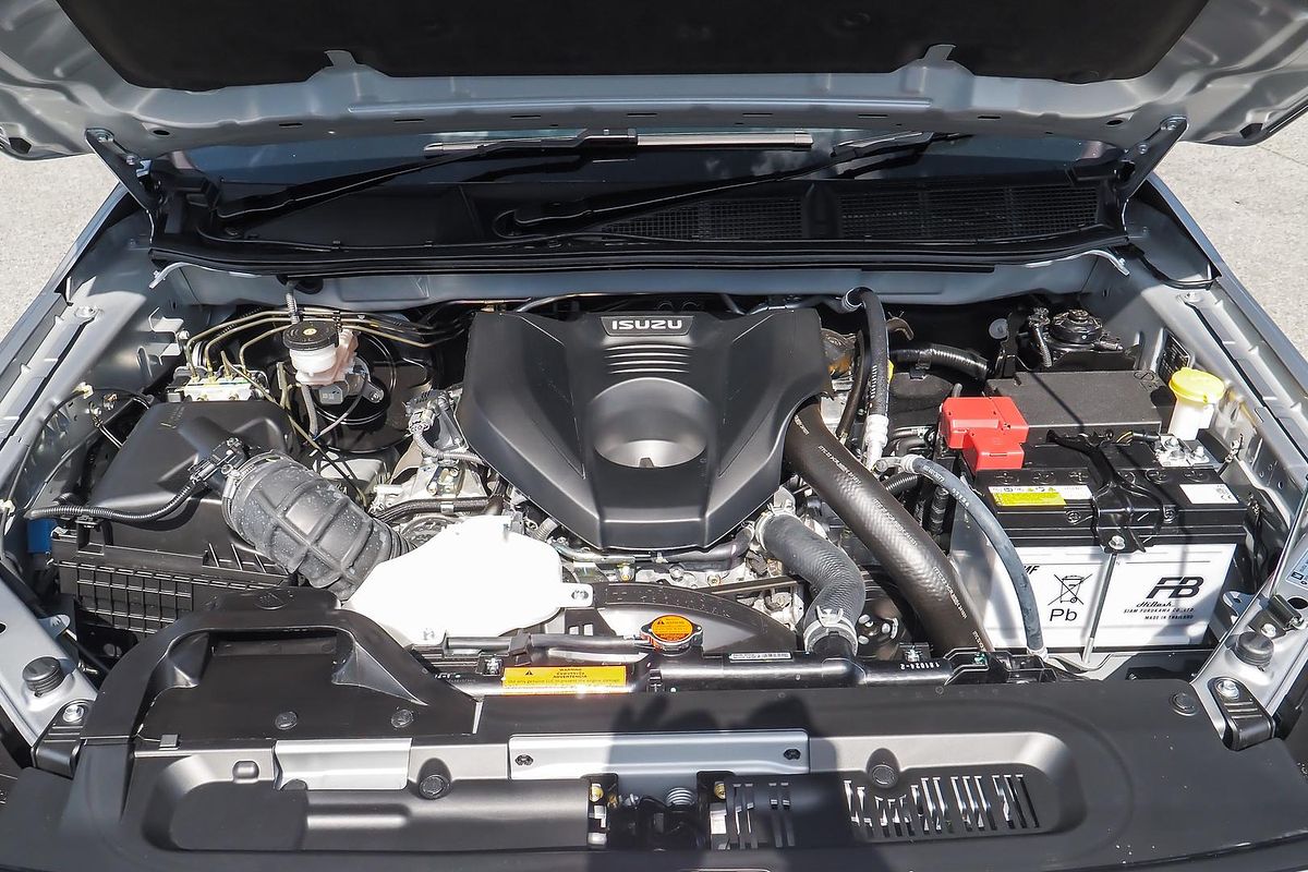 2025 Isuzu MU-X X-TERRAIN