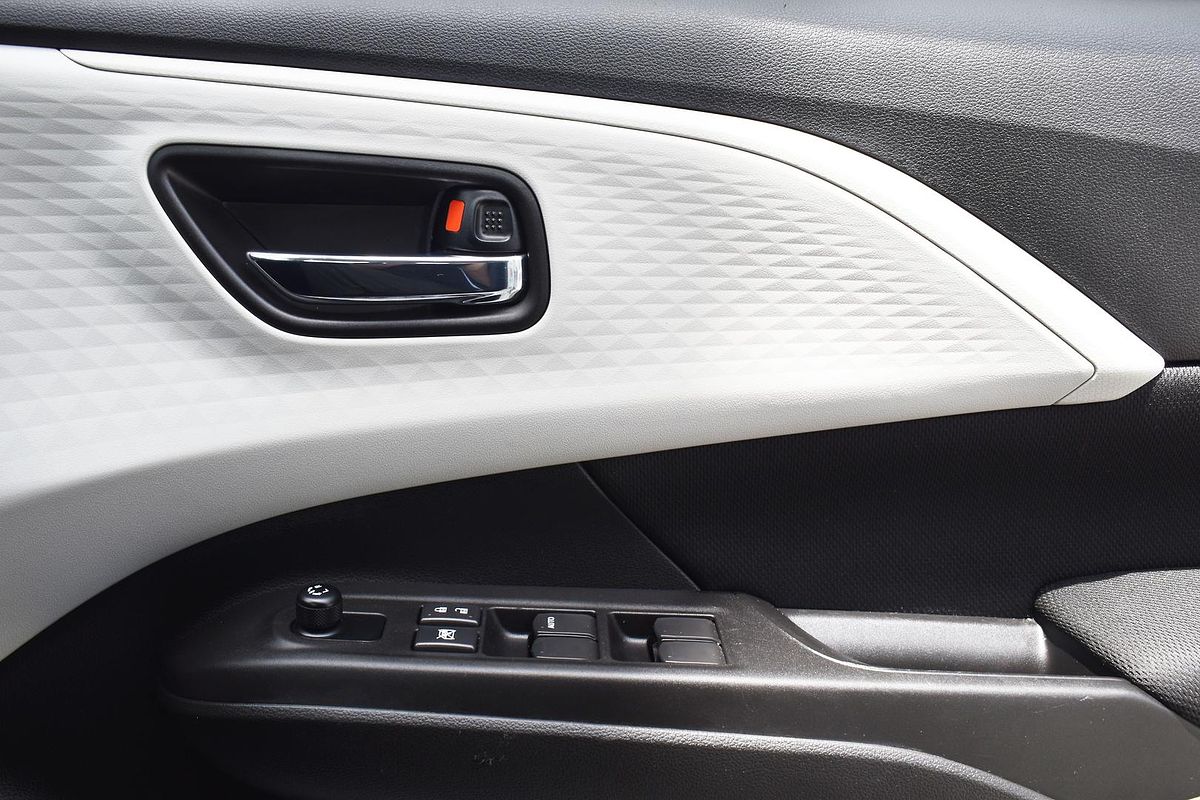 2024 Suzuki Swift Hybrid UZ