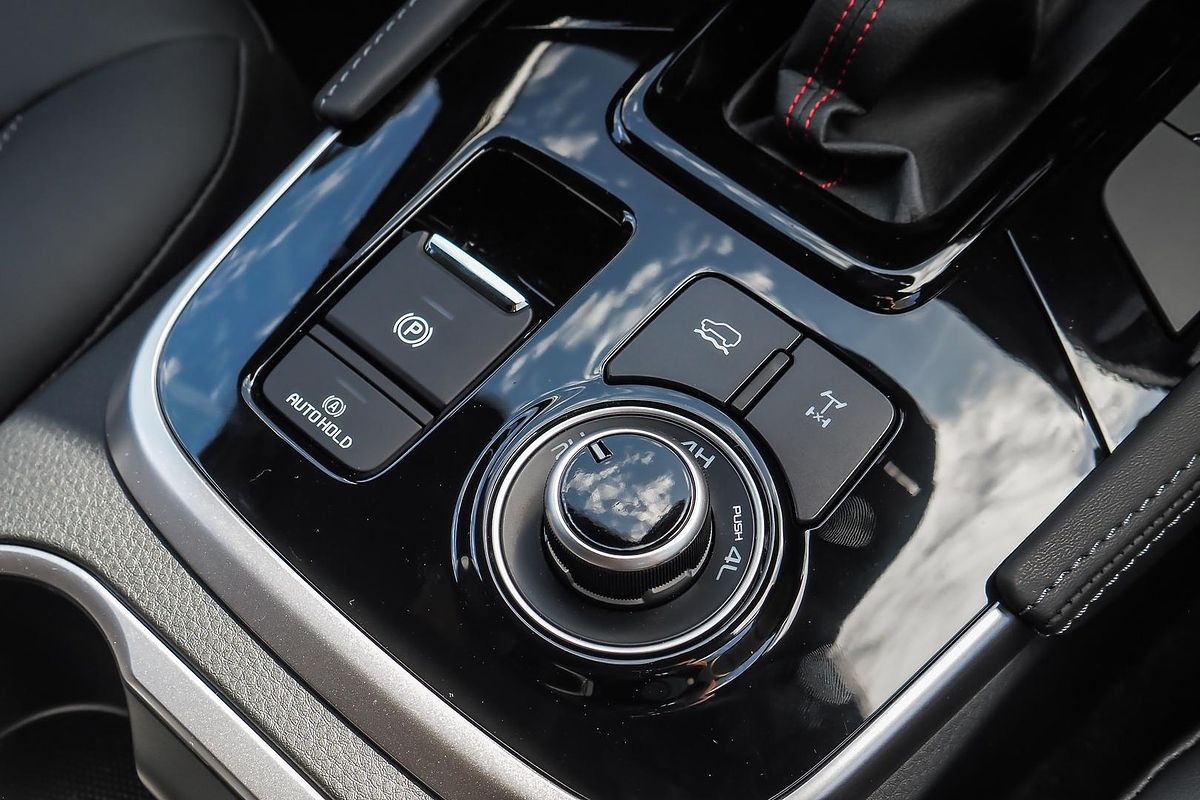 2025 Isuzu MU-X X-TERRAIN