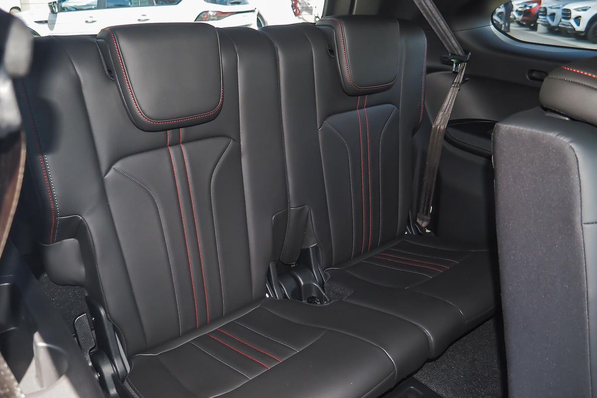 2025 Isuzu MU-X X-TERRAIN