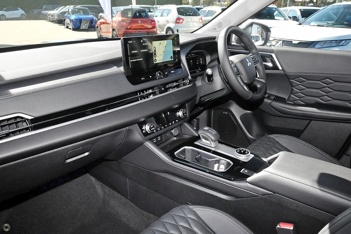 2025 Mitsubishi Outlander Exceed ZM