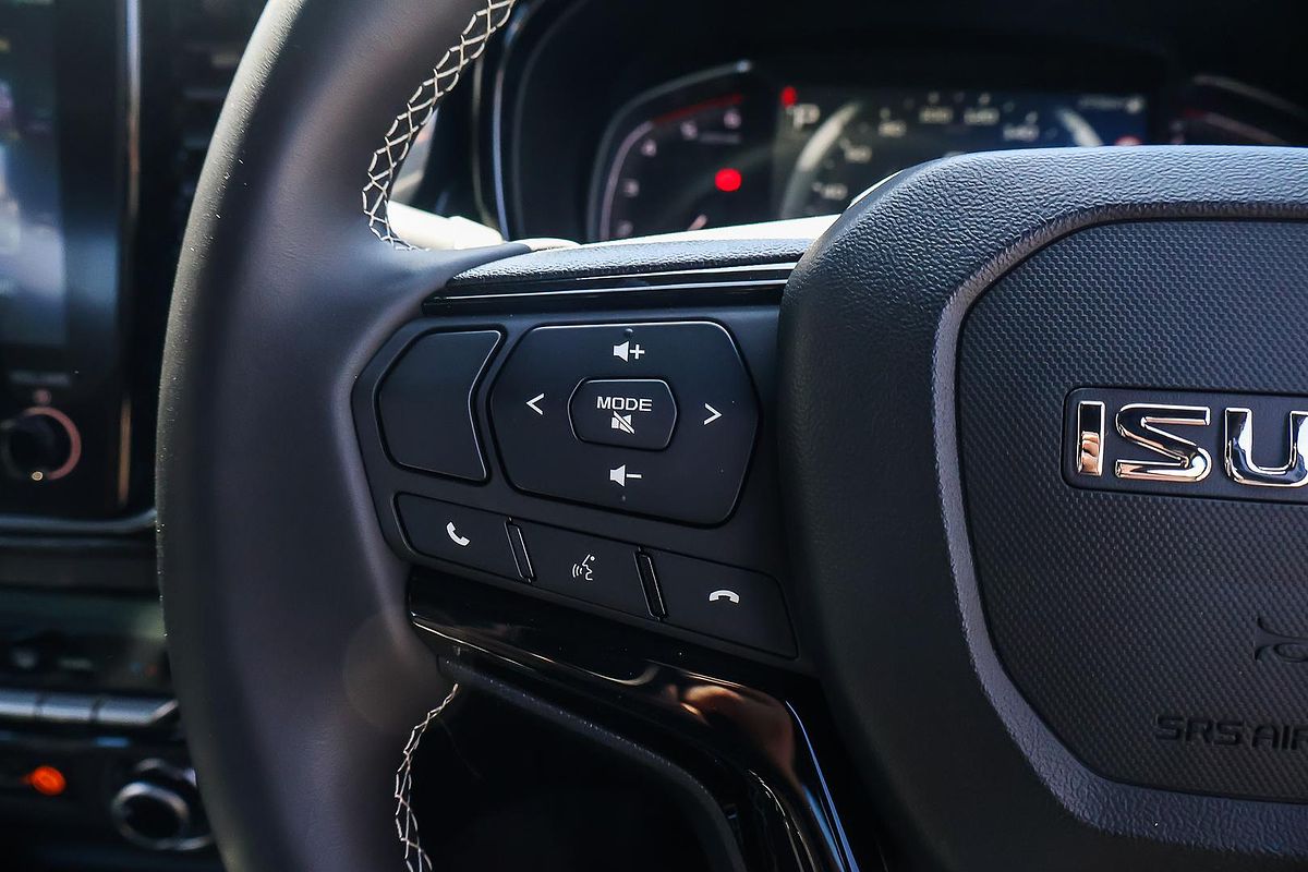 2025 Isuzu D-MAX BLADE 4X4