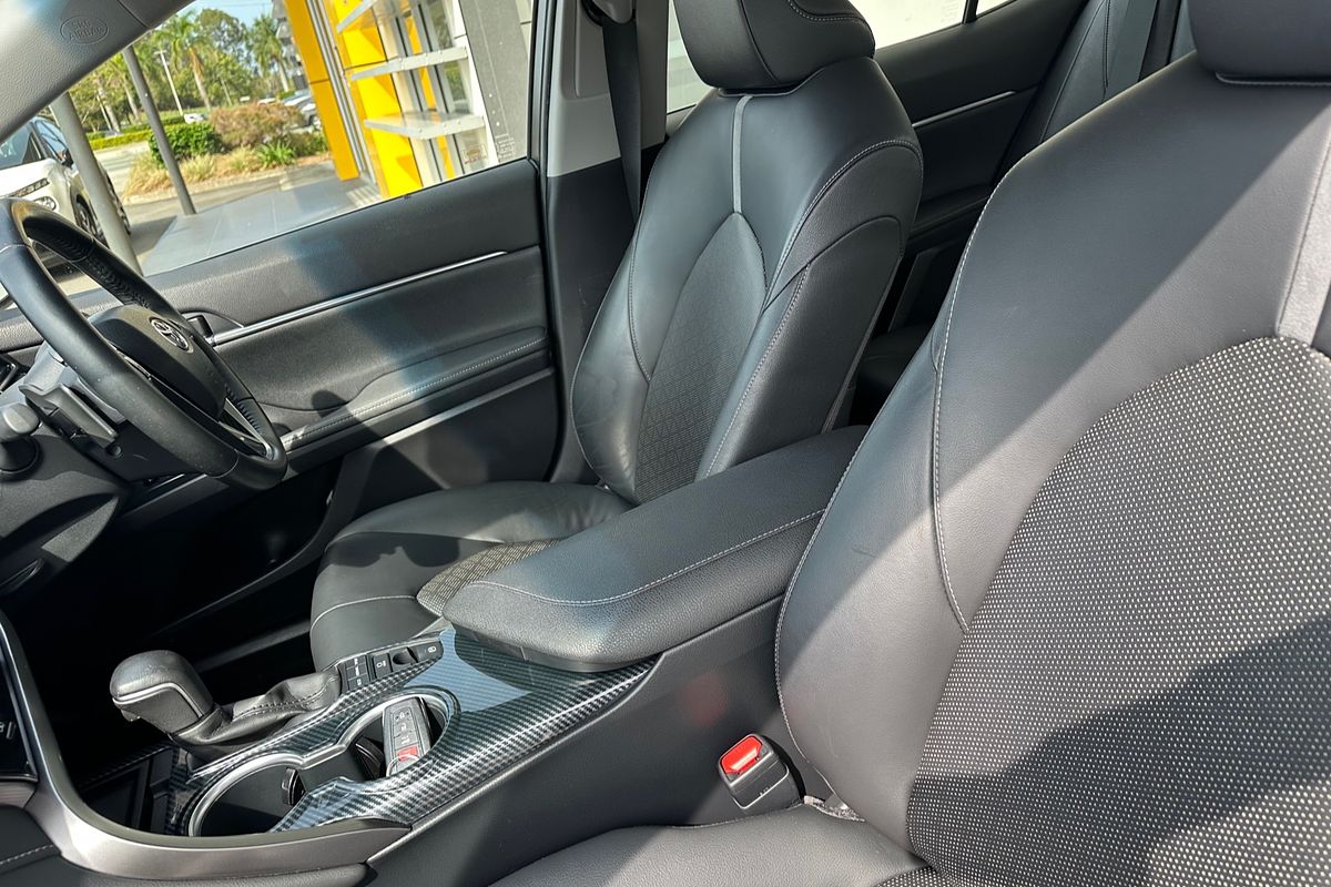 2020 Toyota Camry SX GSV70R