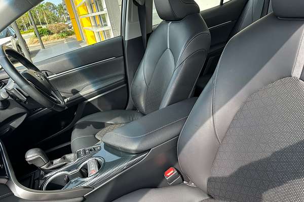 2020 Toyota Camry SX GSV70R