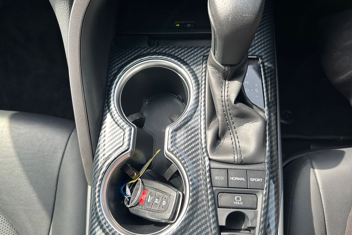 2020 Toyota Camry SX GSV70R