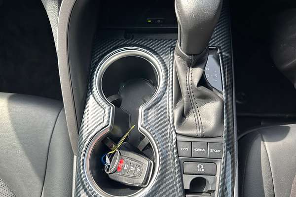 2020 Toyota Camry SX GSV70R