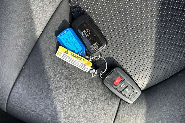 2020 Toyota Camry SX GSV70R