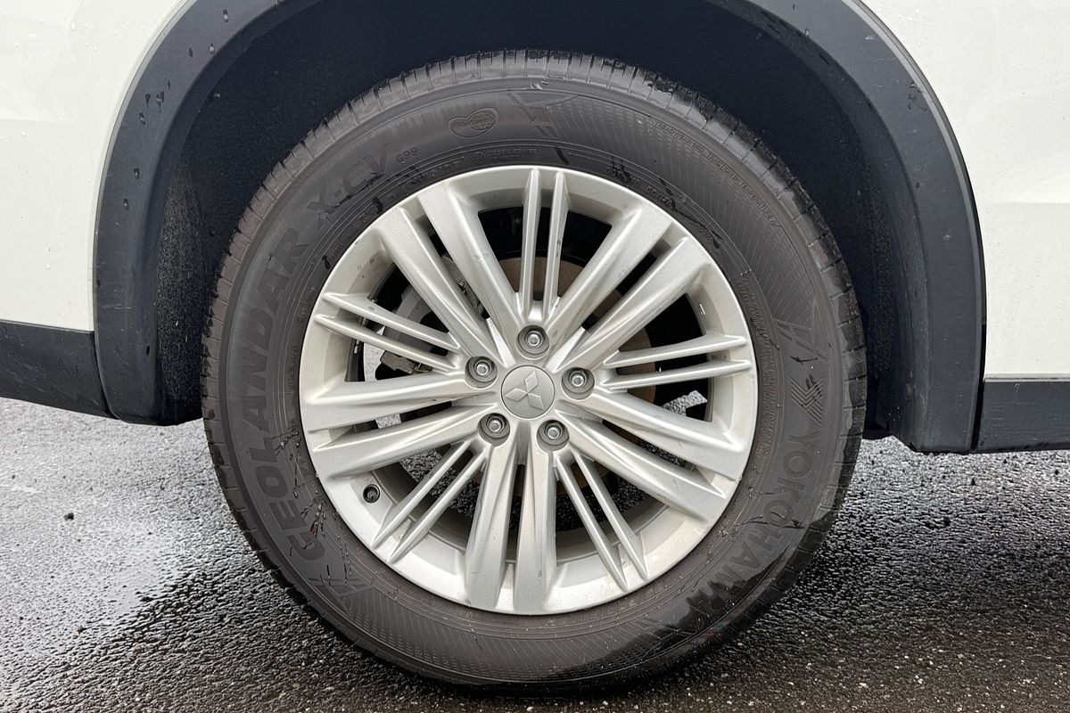 2025 Mitsubishi Outlander ES 5 SEAT (AWD) ZM MY24