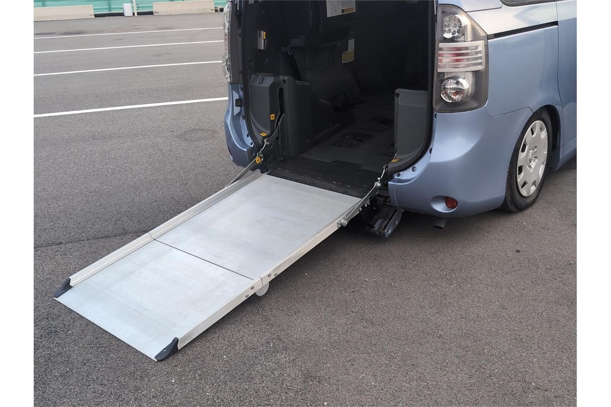 2008 Toyota Voxy Welcab