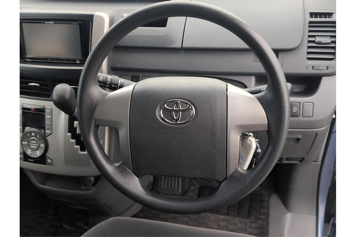 2008 Toyota Voxy Welcab