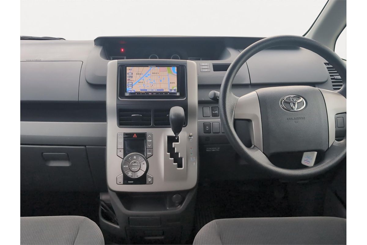 2008 Toyota Voxy Welcab