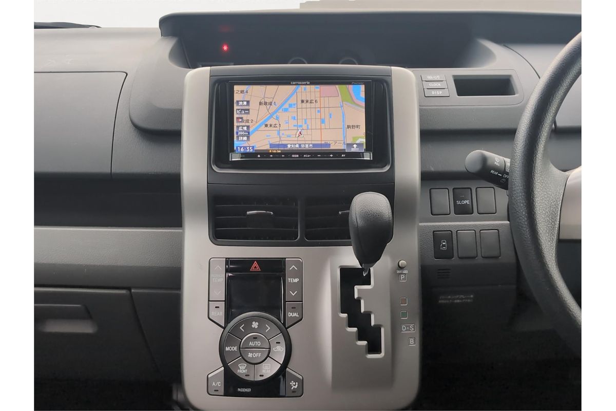 2008 Toyota Voxy Welcab