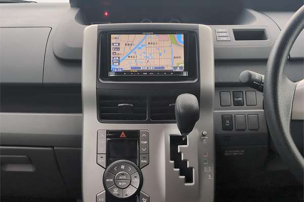 2008 Toyota Voxy Welcab