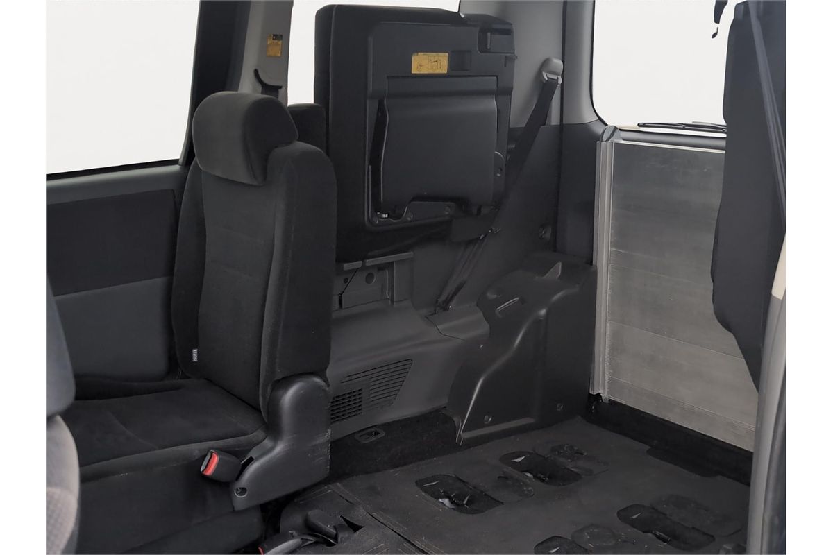 2008 Toyota Voxy Welcab