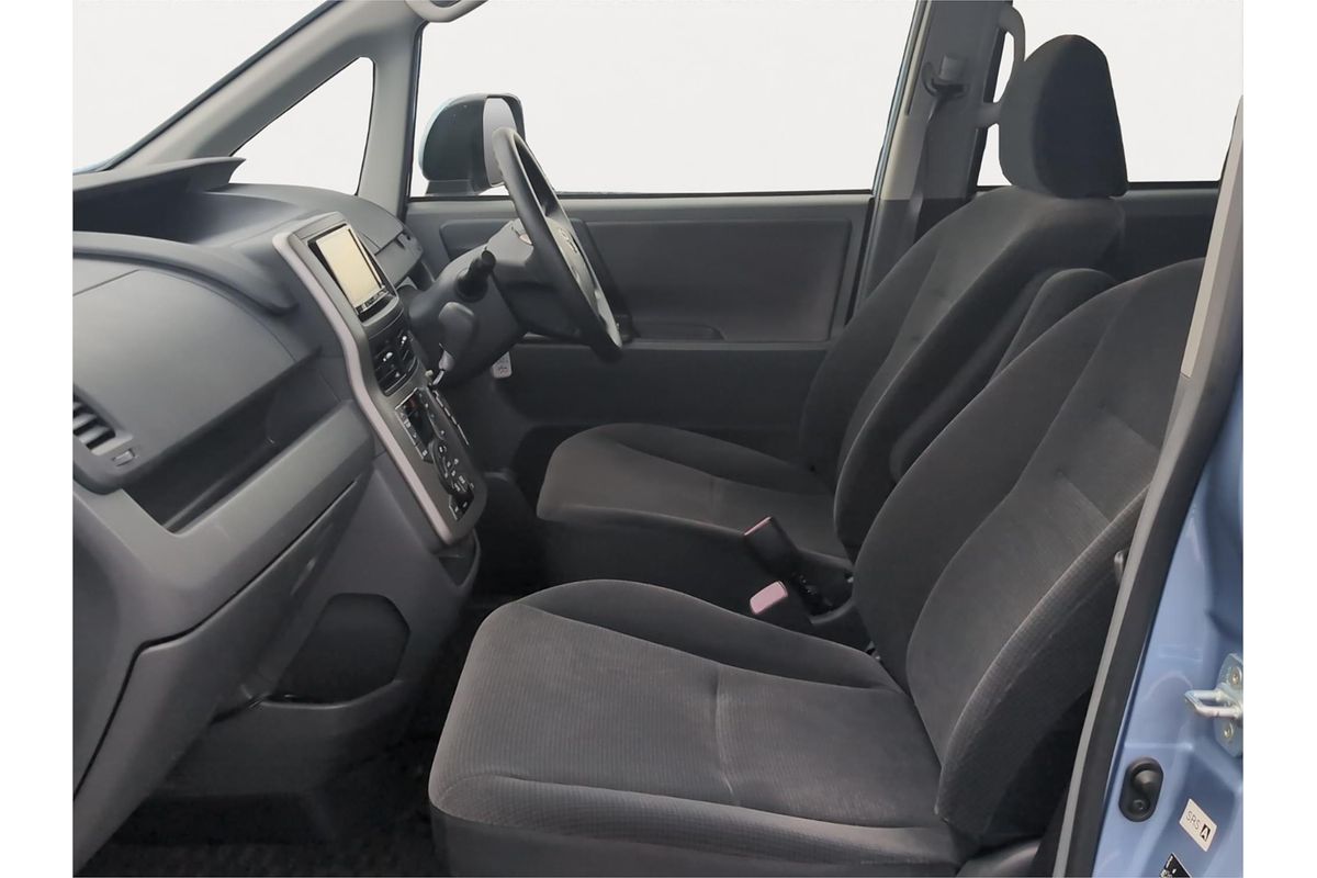 2008 Toyota Voxy Welcab