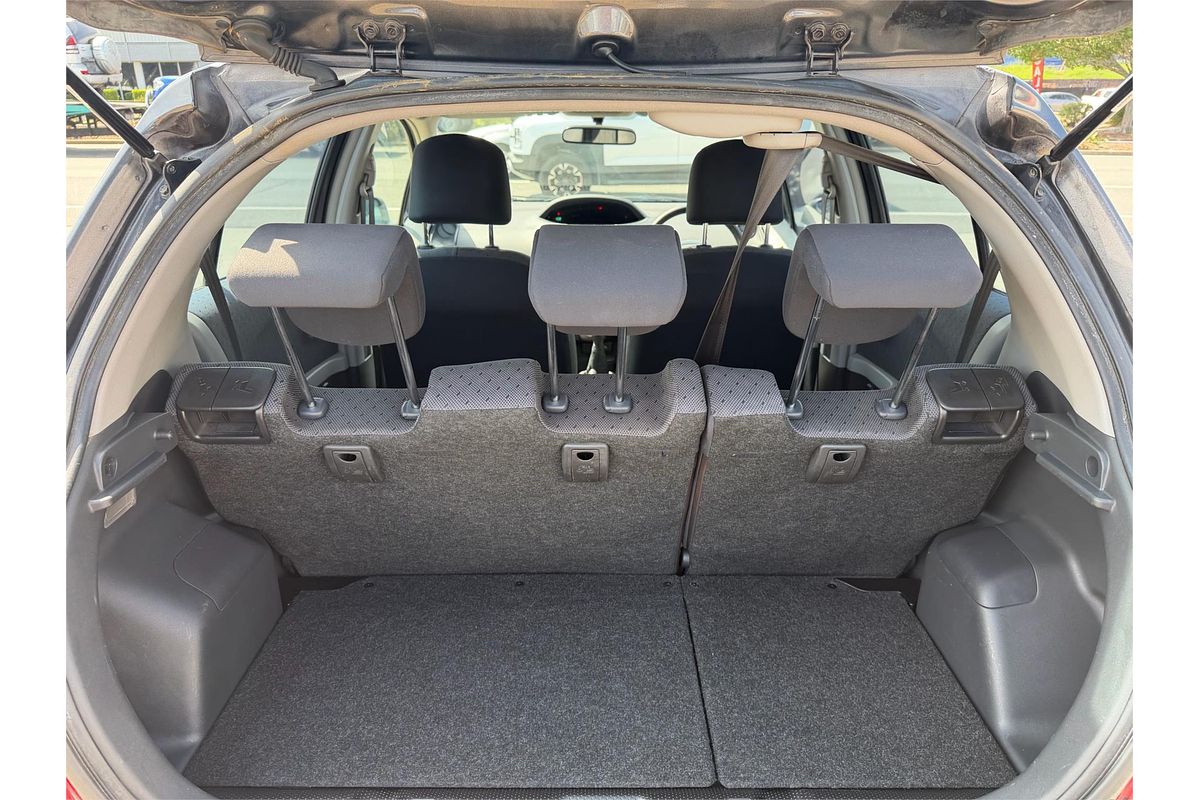 2010 Toyota Yaris YR NCP90R