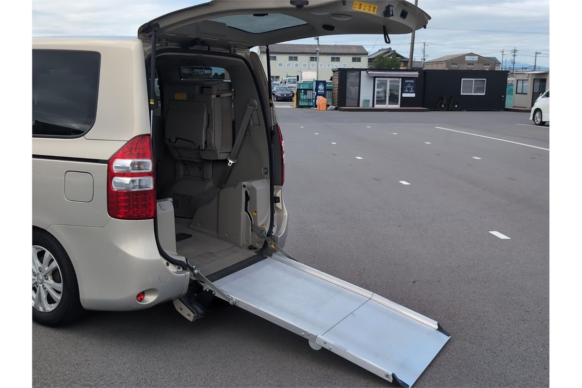 2012 Toyota Noah XL Selection Welcab ZZR70G