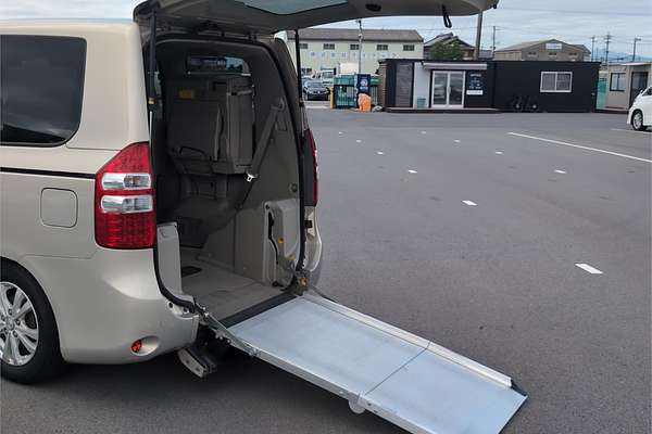 2012 Toyota Noah XL Selection Welcab ZZR70G
