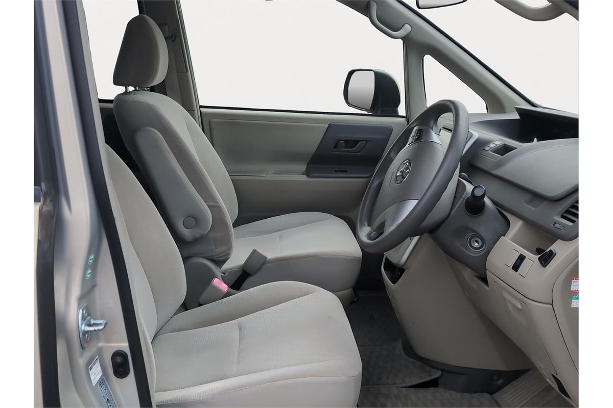 2012 Toyota Noah XL Selection Welcab ZZR70G