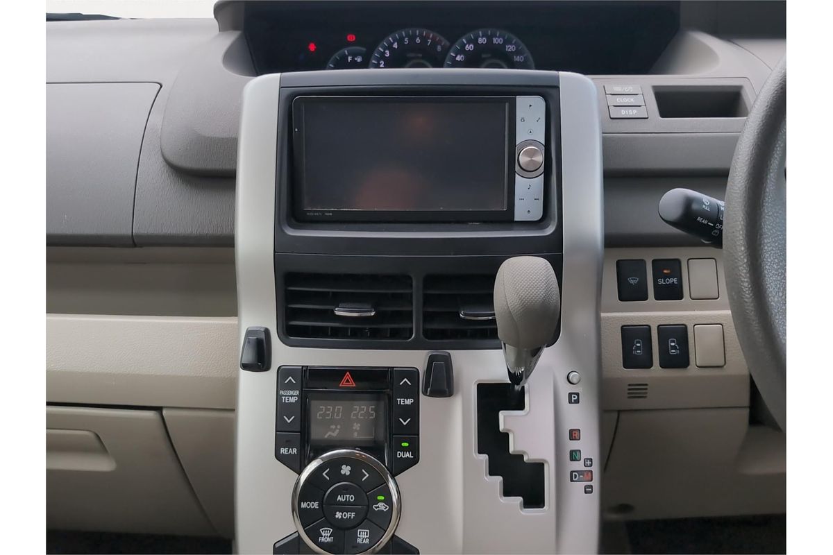 2012 Toyota Noah XL Selection Welcab ZZR70G