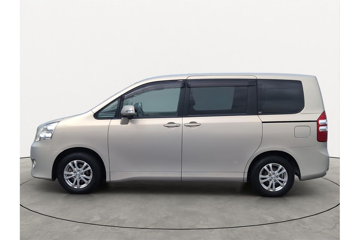 2012 Toyota Noah XL Selection Welcab ZZR70G