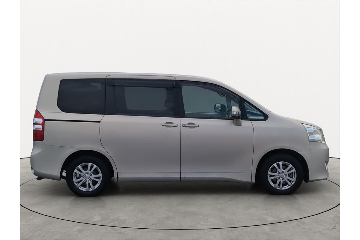 2012 Toyota Noah XL Selection Welcab ZZR70G