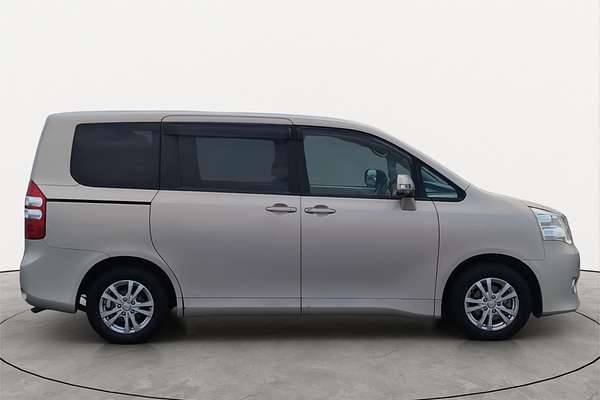 2012 Toyota Noah XL Selection Welcab ZZR70G