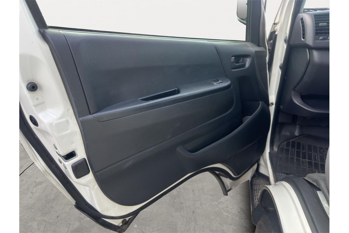 2017 Toyota Hiace Long DX 4WD