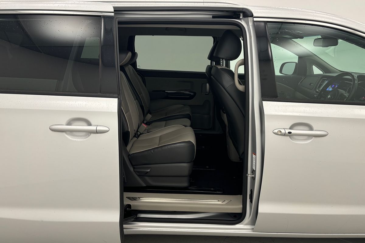 2017 Kia Carnival Platinum YP