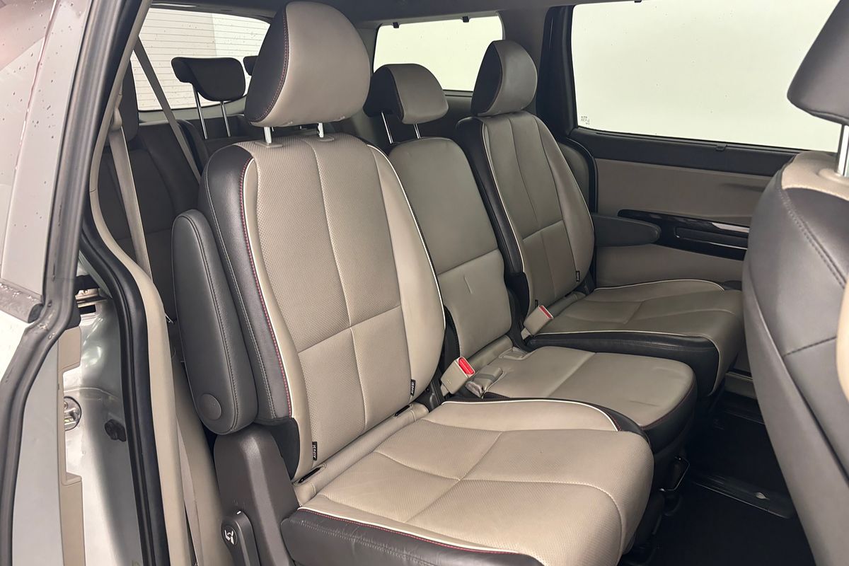 2017 Kia Carnival Platinum YP