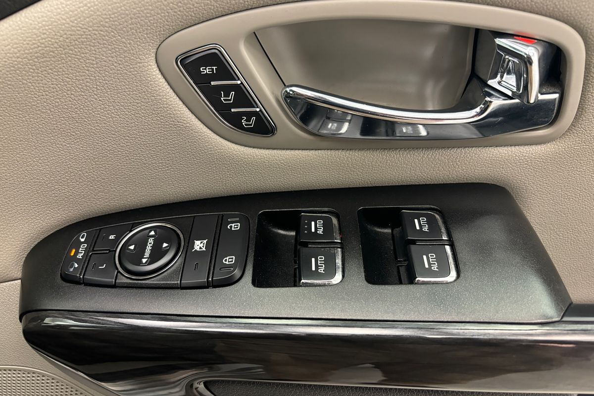 2017 Kia Carnival Platinum YP