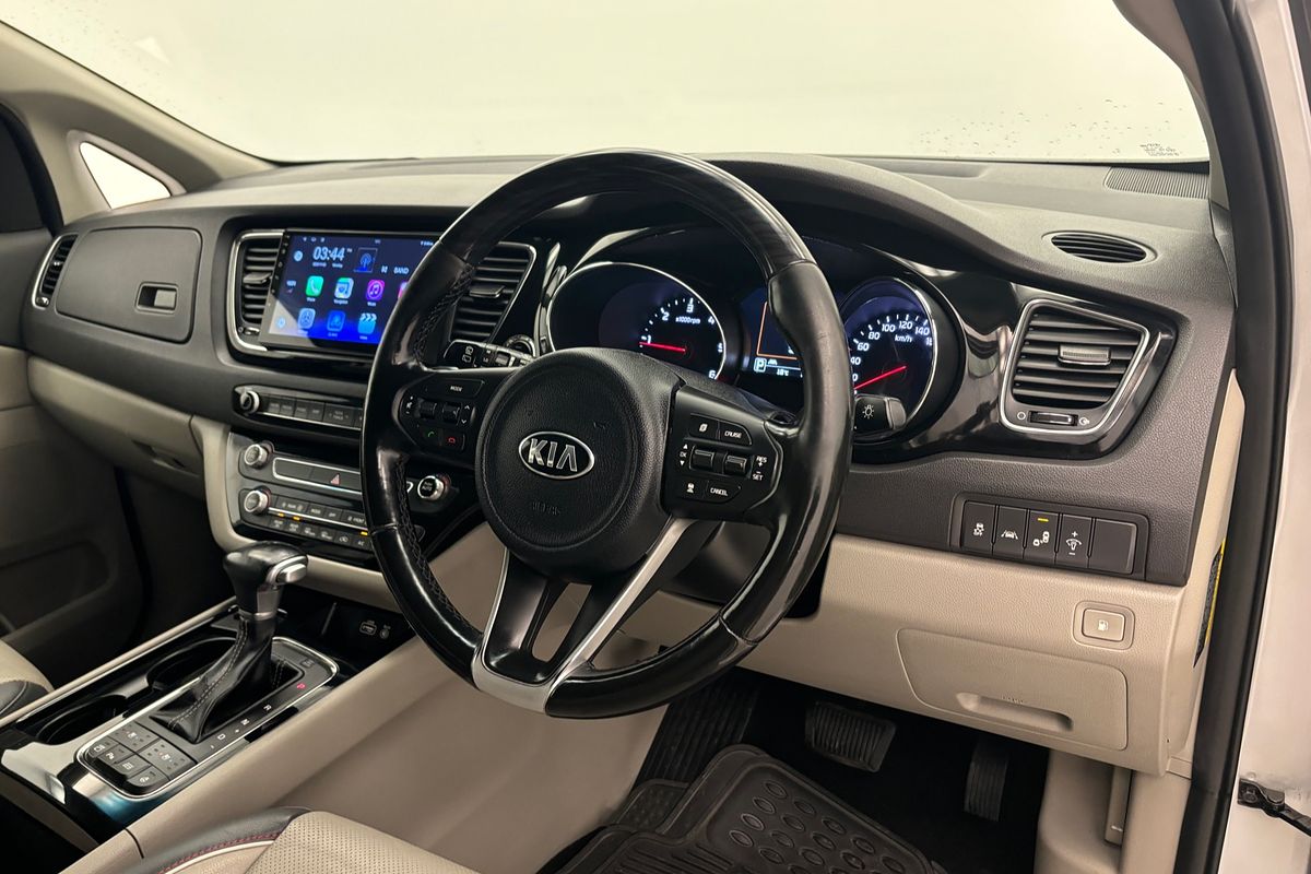 2017 Kia Carnival Platinum YP