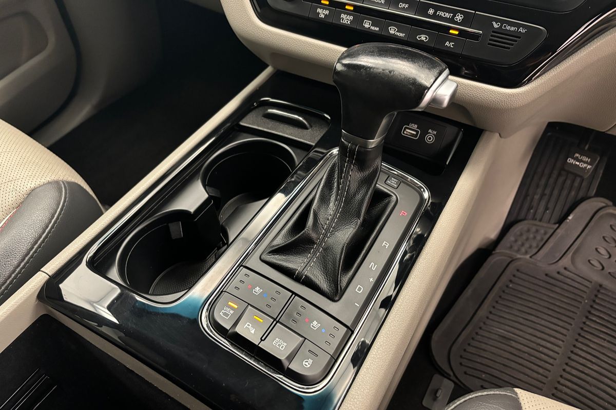 2017 Kia Carnival Platinum YP