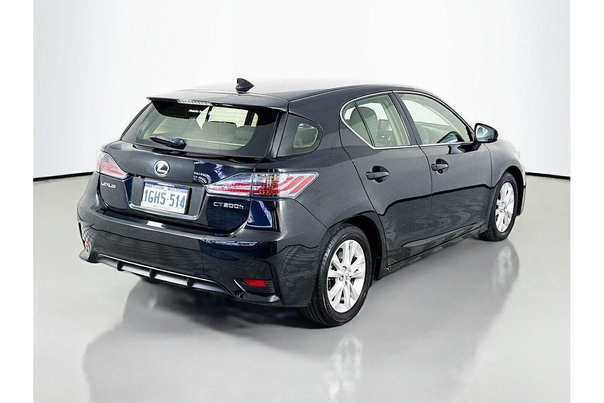 2017 Lexus CT CT200h Luxury ZWA10R