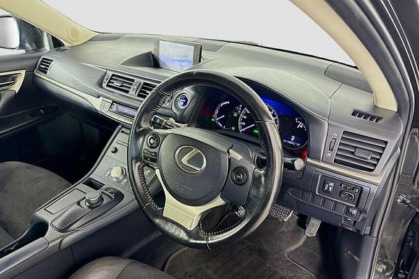 2017 Lexus CT CT200h Luxury ZWA10R