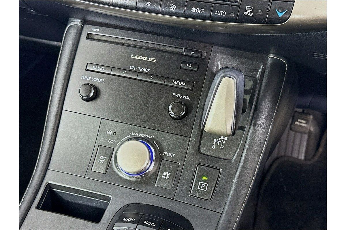 2017 Lexus CT CT200h Luxury ZWA10R