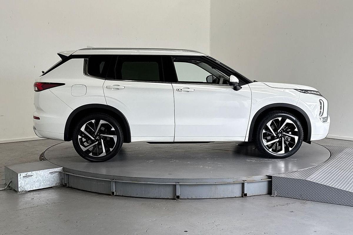 2023 Mitsubishi Outlander Exceed ZM