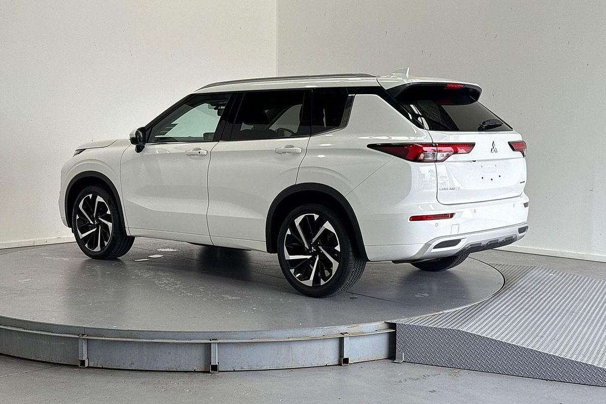 2023 Mitsubishi Outlander Exceed ZM