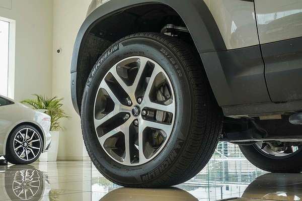 2023 Land Rover Defender 90 P400 X-Dynamic SE L663