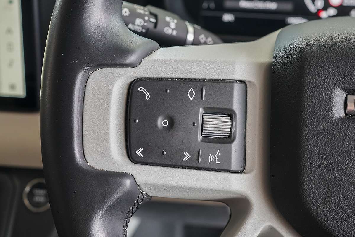 2023 Land Rover Defender 90 P400 X-Dynamic SE L663