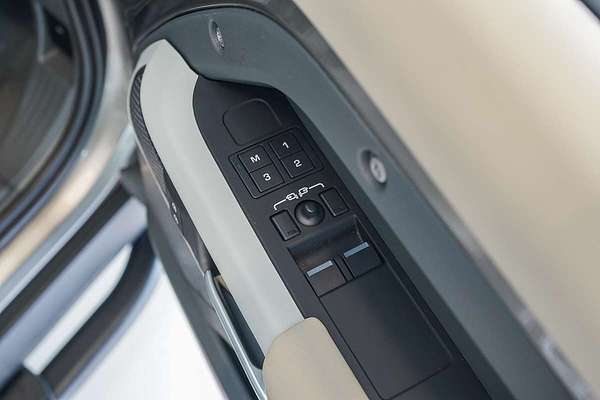 2023 Land Rover Defender 90 P400 X-Dynamic SE L663