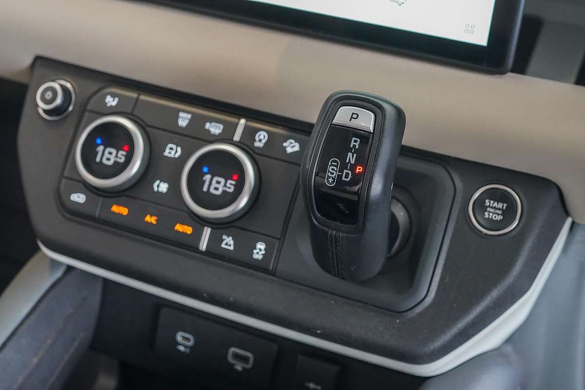 2023 Land Rover Defender 90 P400 X-Dynamic SE L663